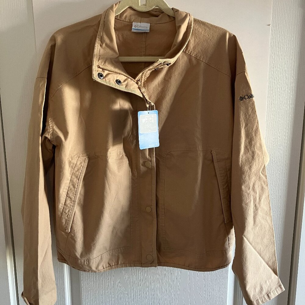 New with Tags Columbia Size Medium Womens Tan/Brown Shirt Shacket.